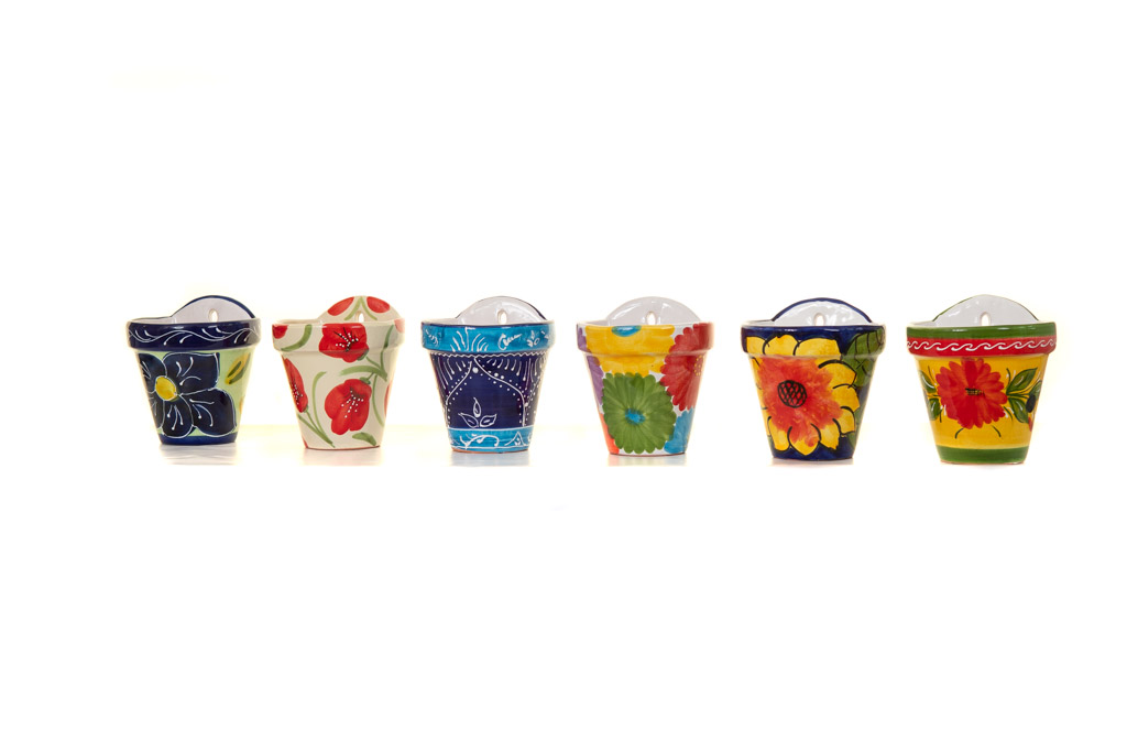 A product photo showing off the range of hanging planters sold by Sunshine Ceramica